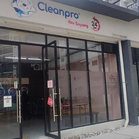 Rf Homestay Nilai Bagian luar foto