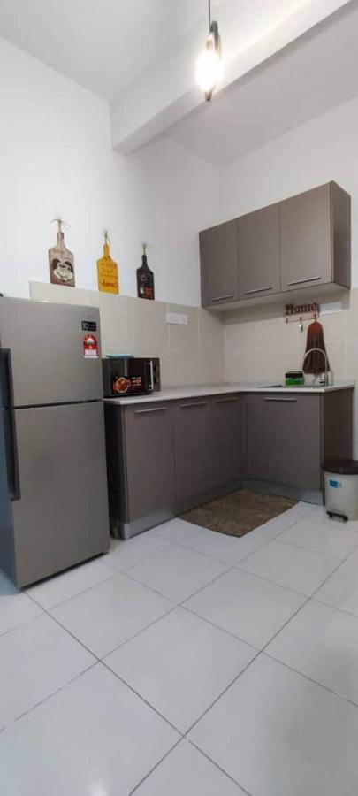 Rf Homestay Nilai Bagian luar foto